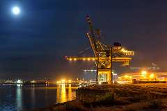 fullmoon Vollmond Nacht am Containerterminal Tollerort.