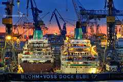 doppelgarage Die MS Albatros und MS Amadea liegen zusammen im Dock 17 der Werft Blohm + Voss in Hamburg und werden dort modernisiert. Dieses seltene Ereignis wird von...